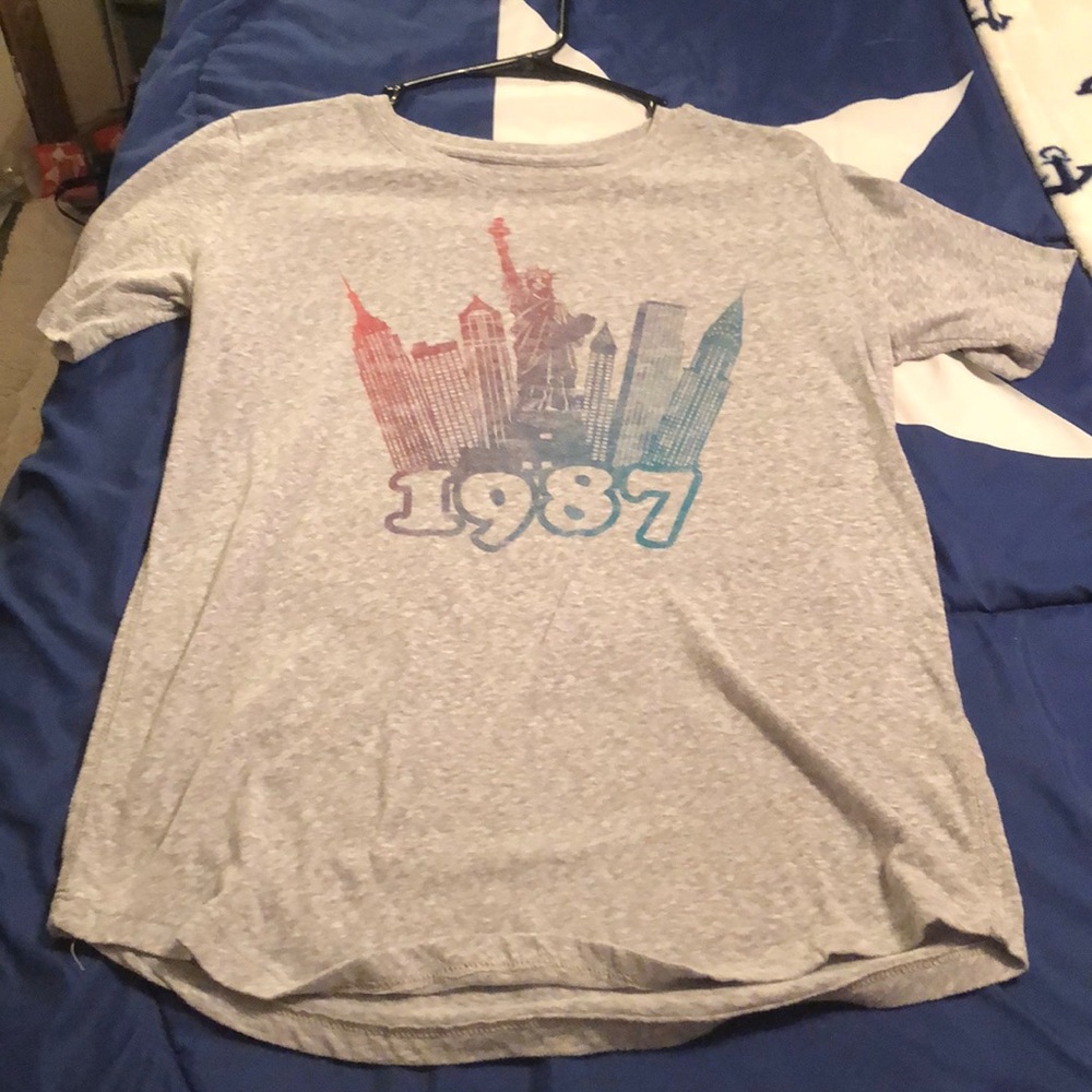 Cute gray shirt